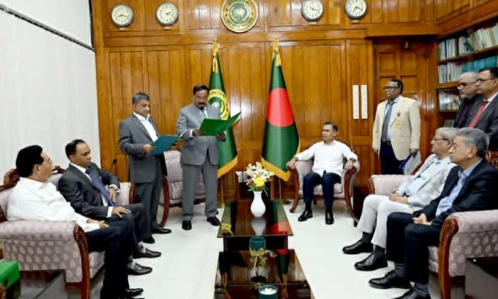 প্রধানমন্ত্রীর উপস্থিতিতে শপথ নিলেন চট্টগ্রাম-২ আসনের সংসদ সদস্য সরোয়ার আলমগীর